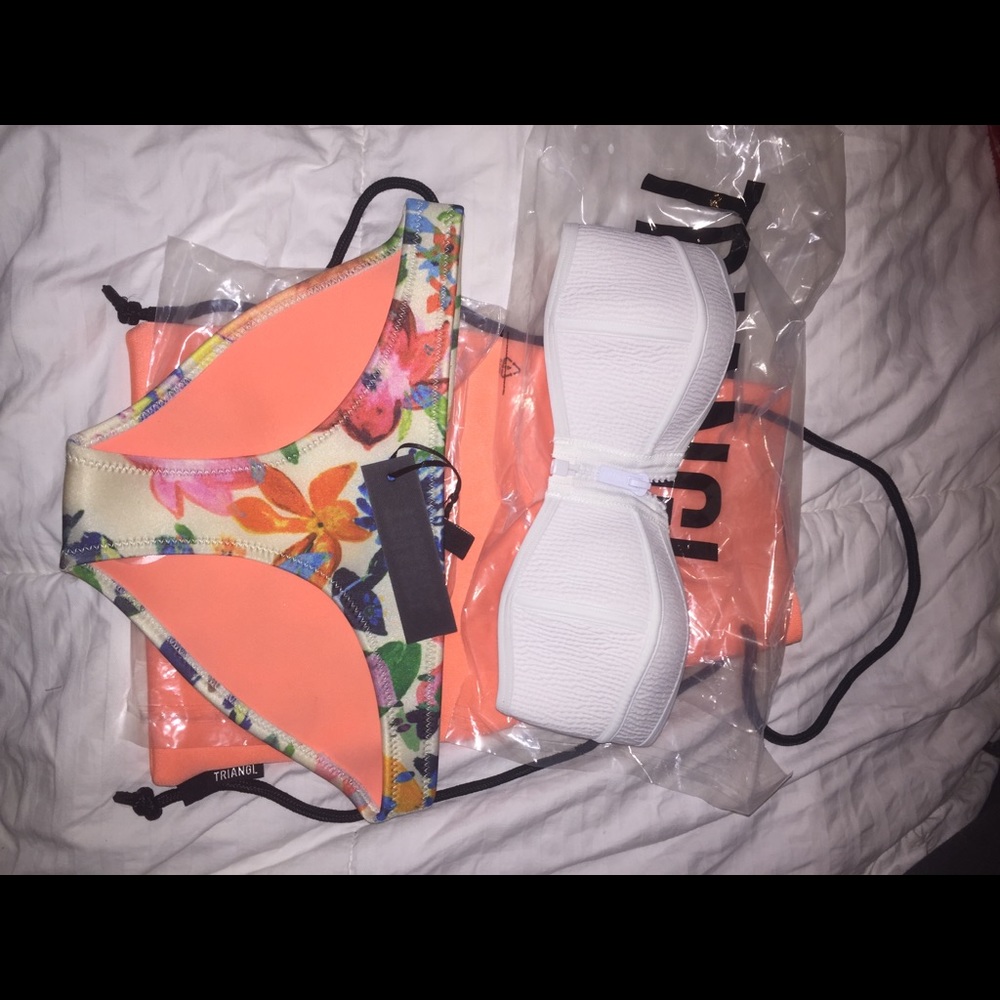 NEVER WORN BIKINI AUTHENTIC TRIANGL